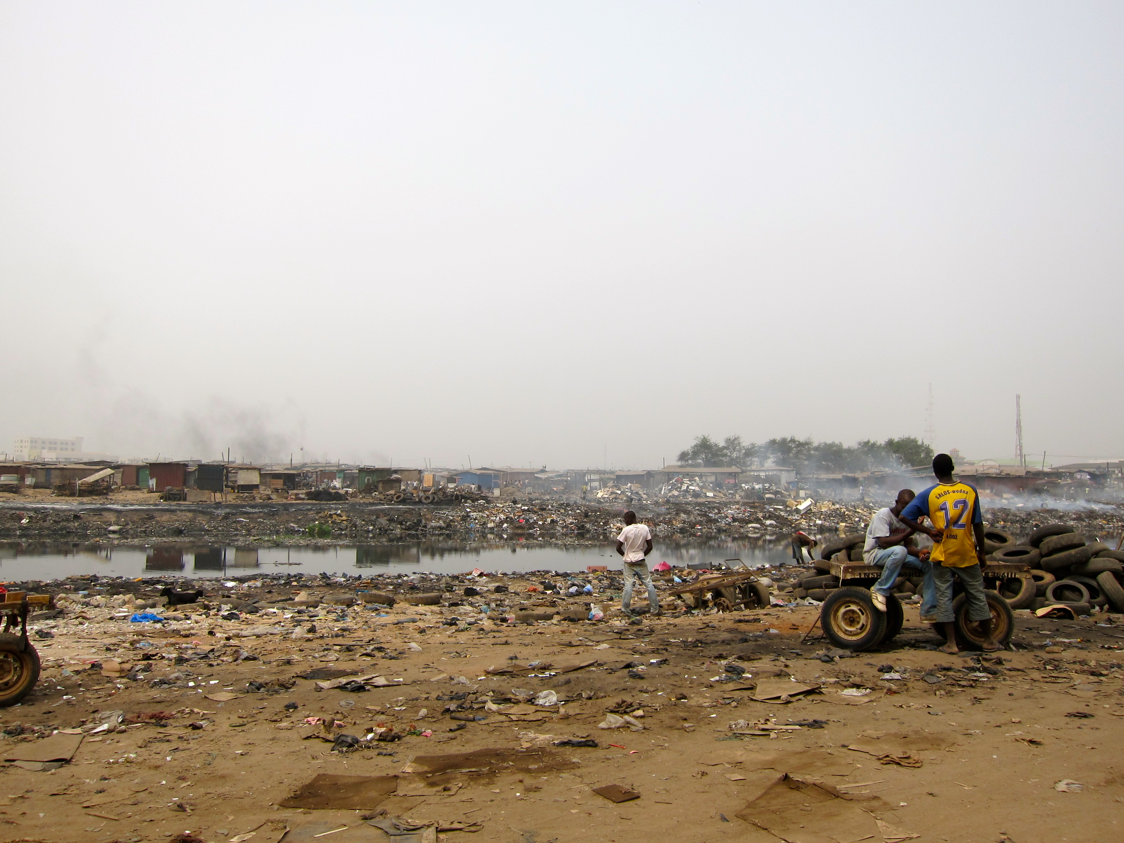 Polluted Korle Lagoon, Old Fadama by Slum Dwellers International via flickr, CC BY 2.0. This picture shows some of the environmental challenges faced by Old Fadama. However, it does not show a justification to forcefully evict residents – rather, it would be worthwile to encourage them to partipate in cleaning efforts.